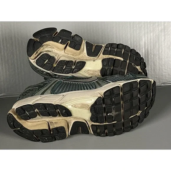 Nike Zoom Vomero 5 Shoes Womens Size 8 Green Sequoia Silver Running Sneakers - Picture 3 of 12